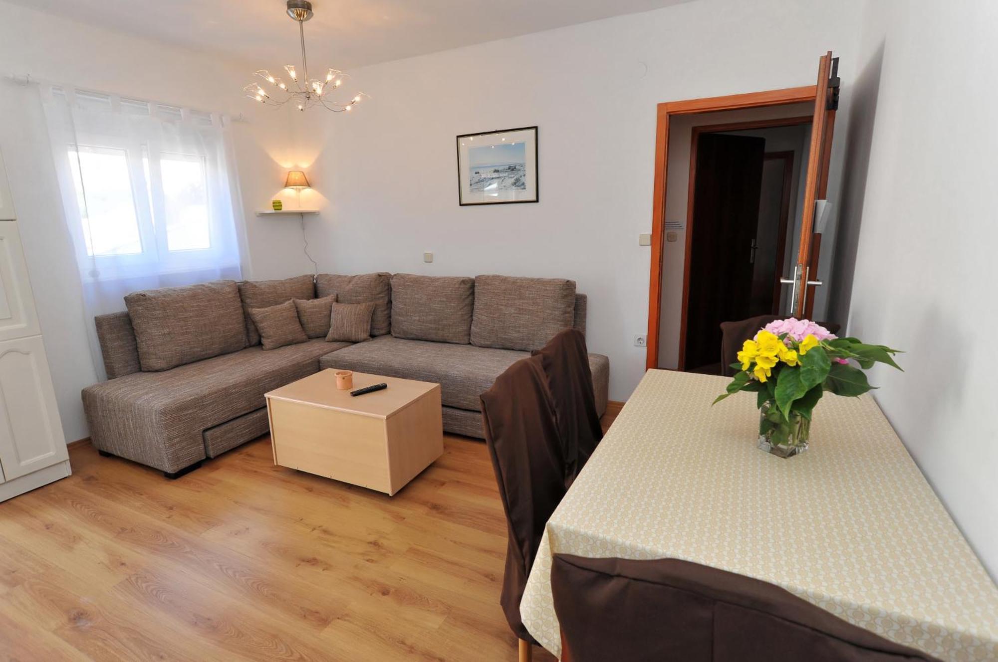 Guest House Ero Sukošan Eksteriør bilde