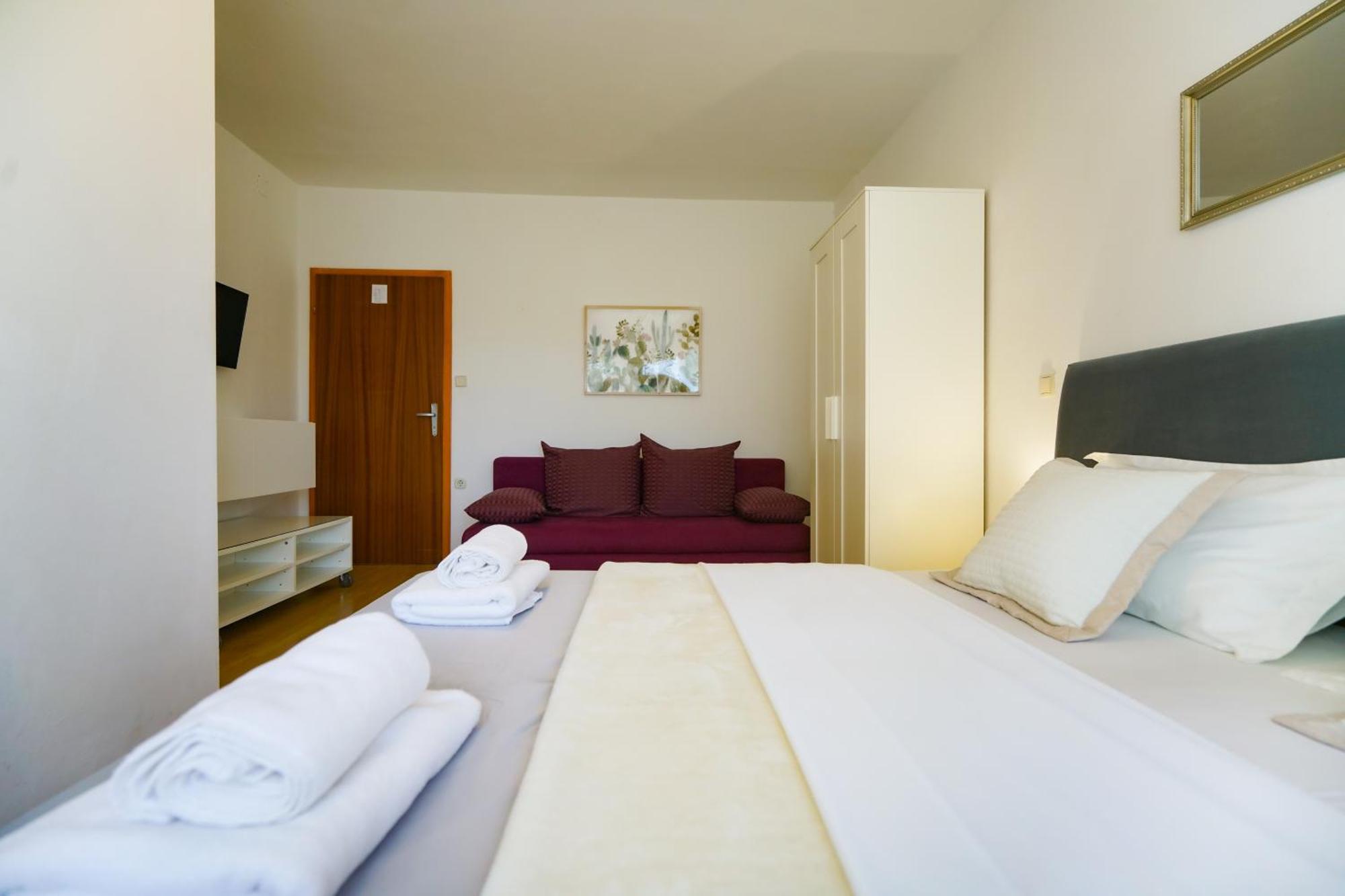 Guest House Ero Sukošan Eksteriør bilde
